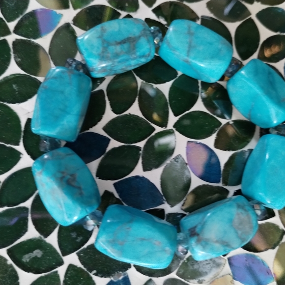 Turquoise Style Chunky Beaded Bracelet - Picture 4 of 16